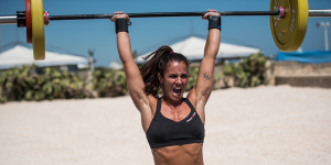 female-crossfitter-press-800x400